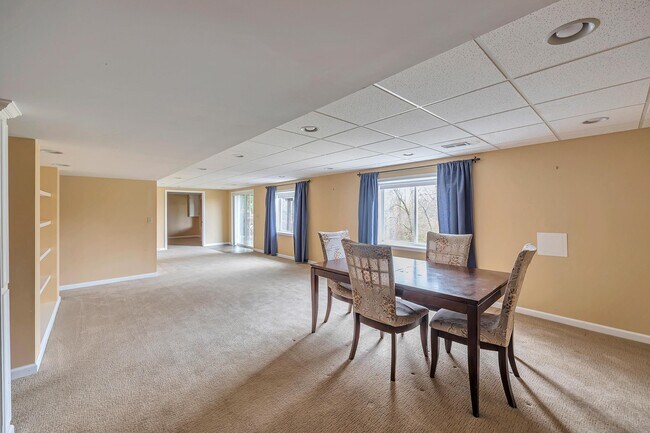 Building Photo - 1658 Grandview Dr