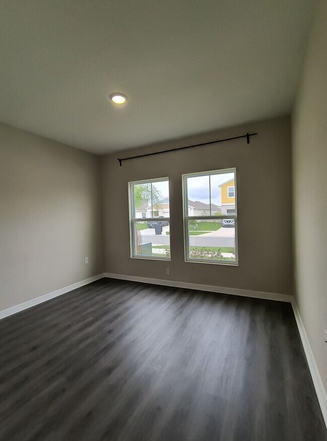 Building Photo - 5 BED 3 BATH SOLAR HOME FOR RENT!! Availab...