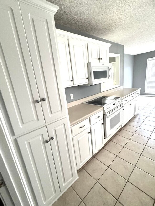 Building Photo - 3085 Achey Dr