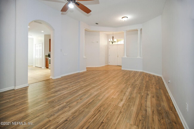 Building Photo - 6466 Ginnie Springs Rd