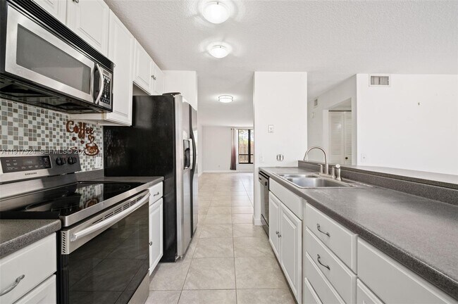 Building Photo - 1017 NW 124th Ave