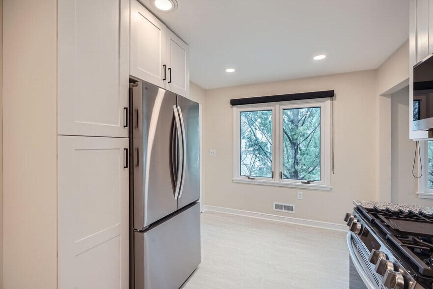 Building Photo - 5633 Saint Croix Ave N