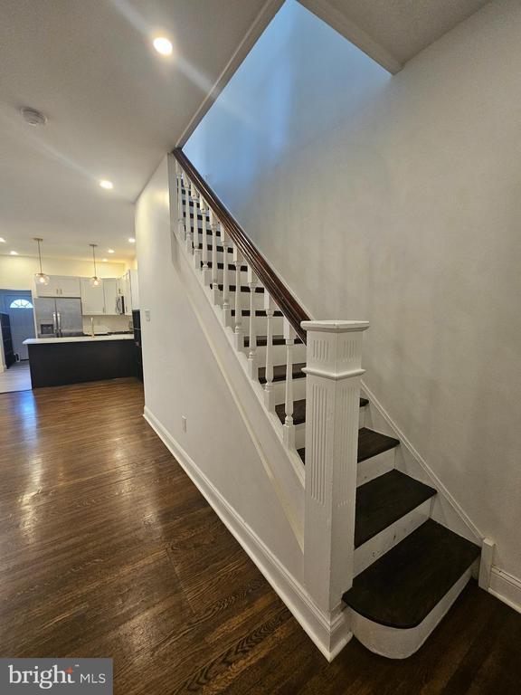 Building Photo - 150 E Pleasant St