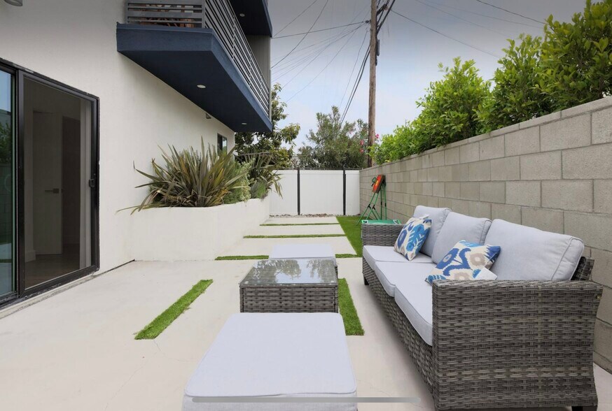 Building Photo - 2806 S Palm Grove Ave