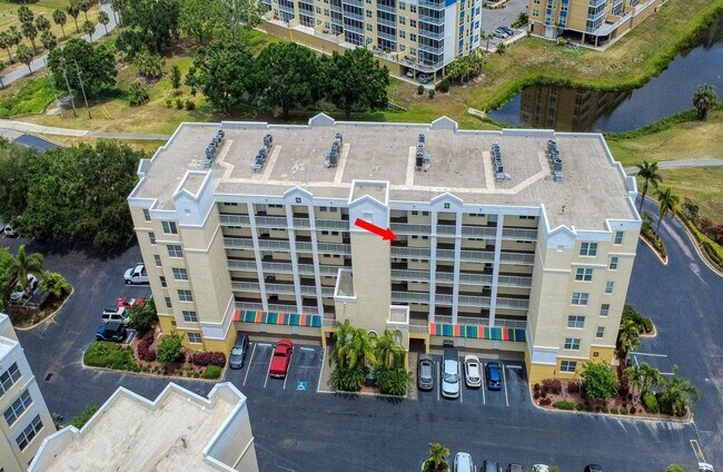 Building Photo - Updated 3 bedroom unit overlooking the Eas...