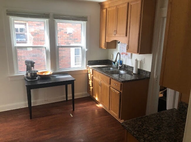 Building Photo - Single-Family Home in Greenbush Neighborhood!