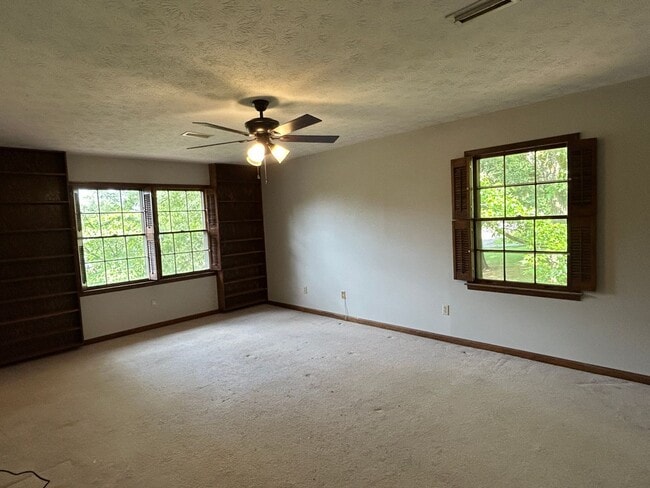 Building Photo - 504 Stoney Brook Dr SW