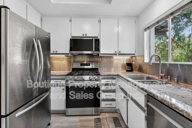 Building Photo - 30902 Club House Dr