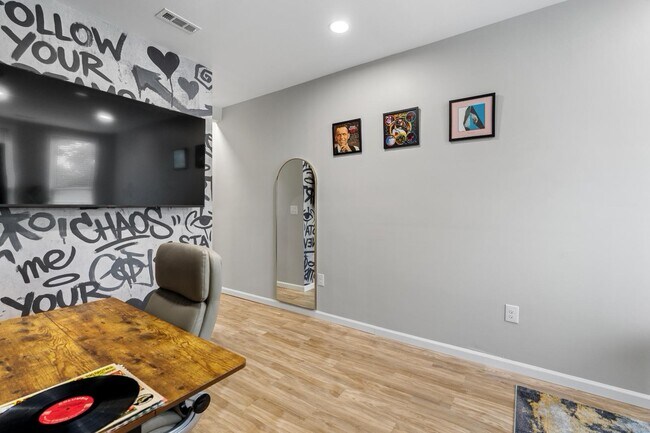 Building Photo - 3022 Auchentoroly Terrace