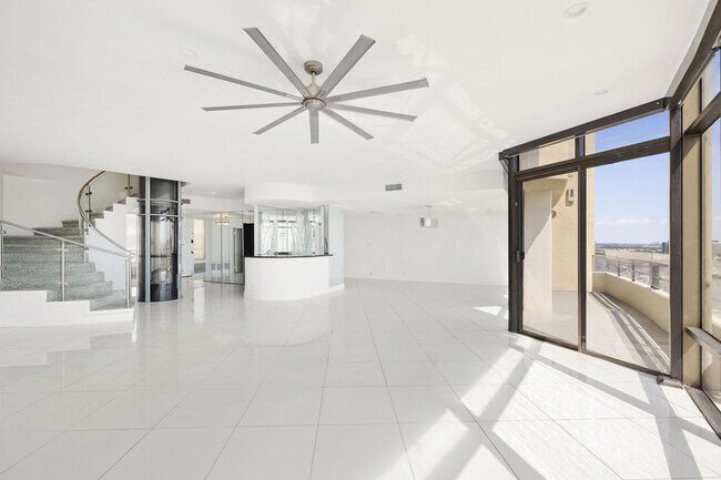 Building Photo - 4267 Marina City Dr