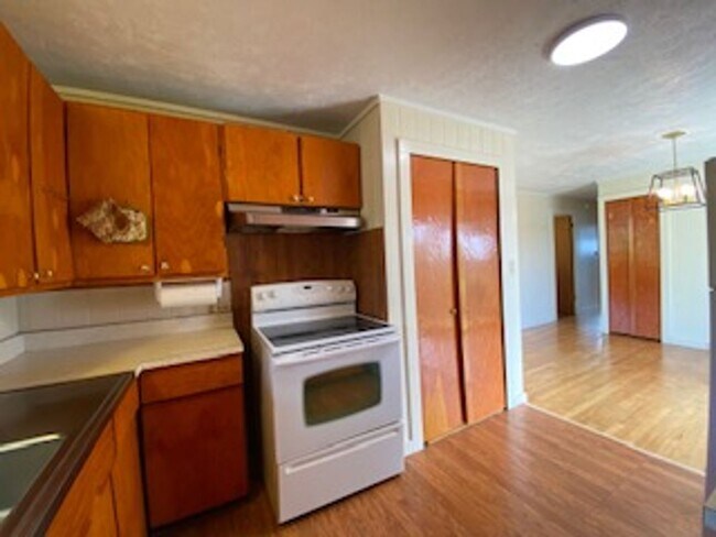 Building Photo - 3 Bedroom, 2 Bath Home for rent in Honokaa