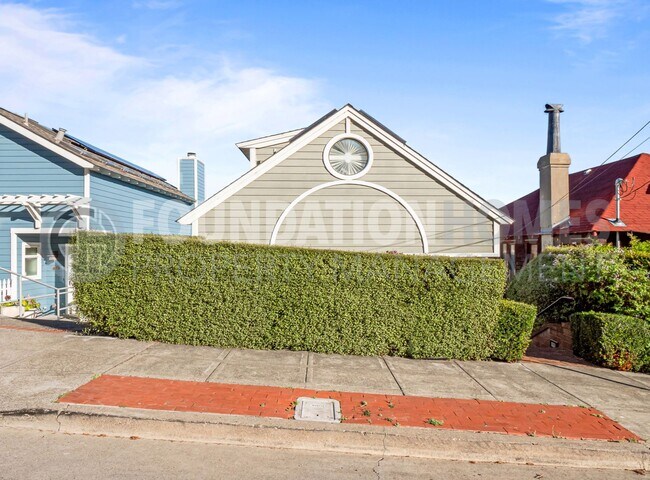 Building Photo - VIDEO - Fenced Yard in Hurricane Gulch - V...