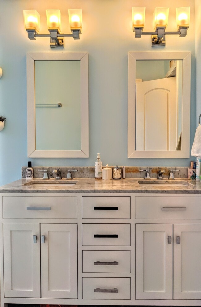 Building Photo - 6532 Gross Ave