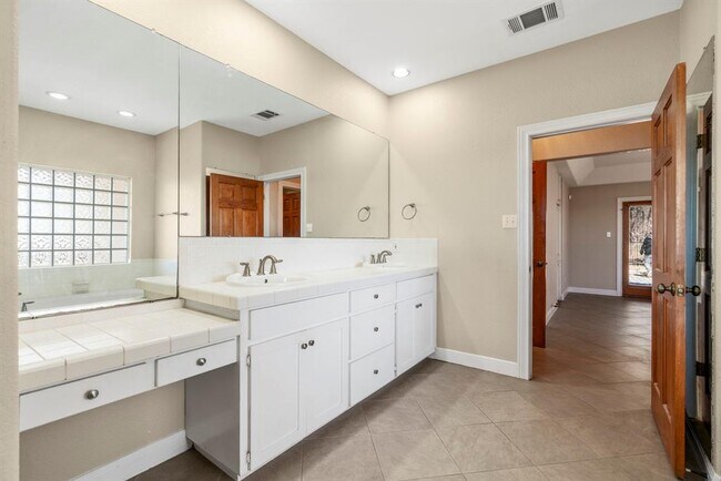 Building Photo - 310 Co Rd 317