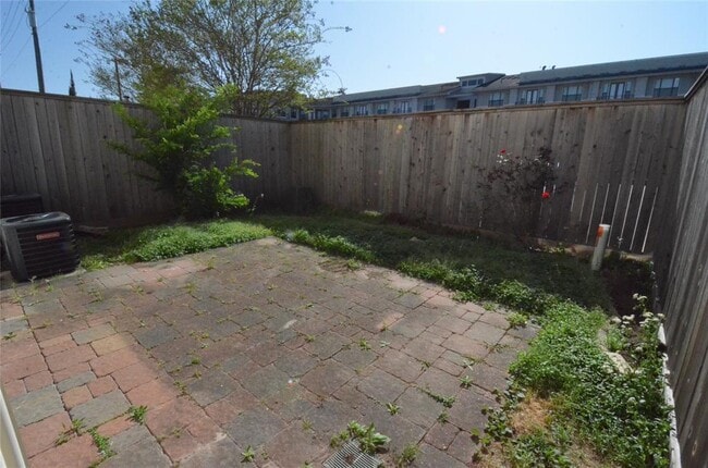 Building Photo - 9006 Harbor Hills Dr