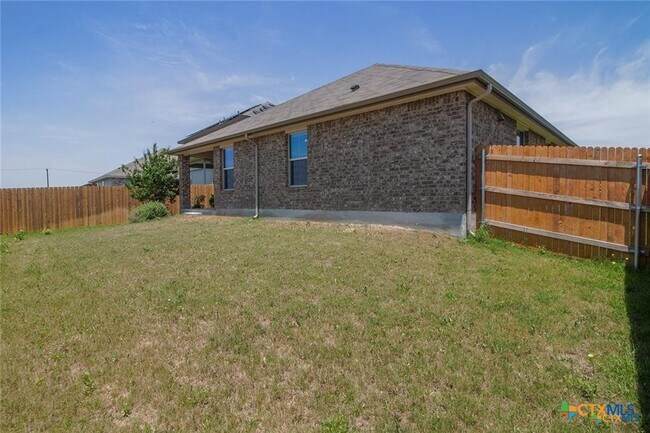 Building Photo - 263 Bainbridge Rd