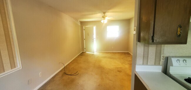 Building Photo - 3455 Valley Rd