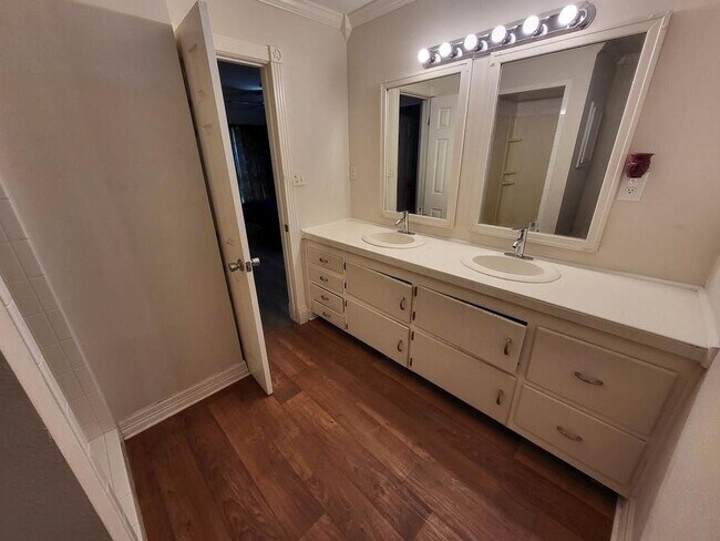 Building Photo - 20914 TX-35