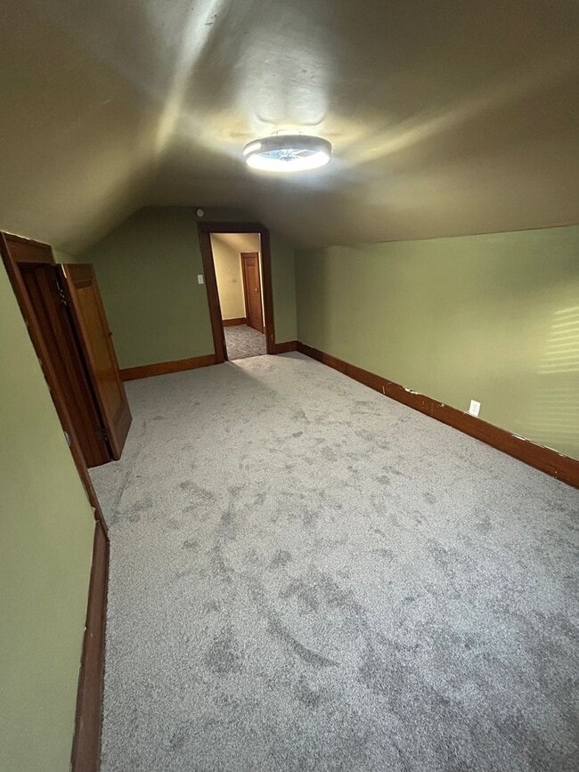 Building Photo - Charming 4BR House in Steubenville