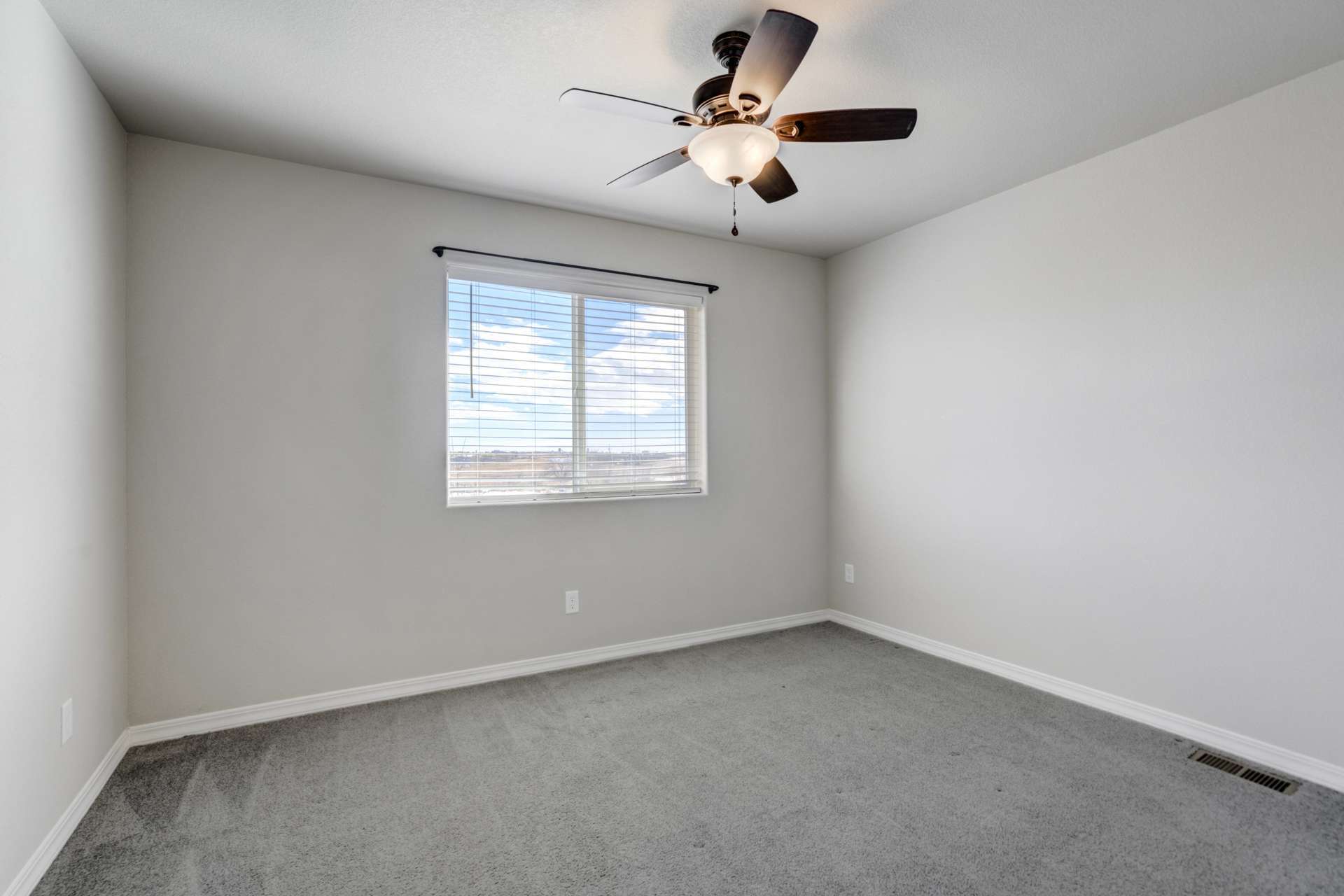 Building Photo - 753 Grissom Dr