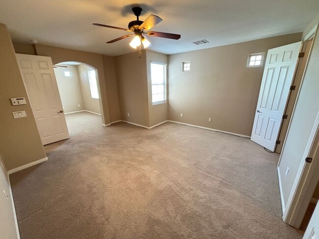 Building Photo - Elegant 3Bed/3Bath Home with Loft in the P...