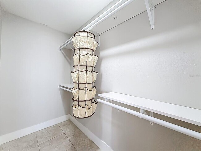 Building Photo - 1840 Shore Dr S