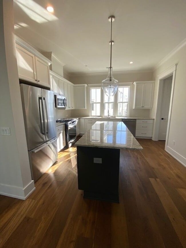 Building Photo - Welcome to our luxurious townhouse in the ...
