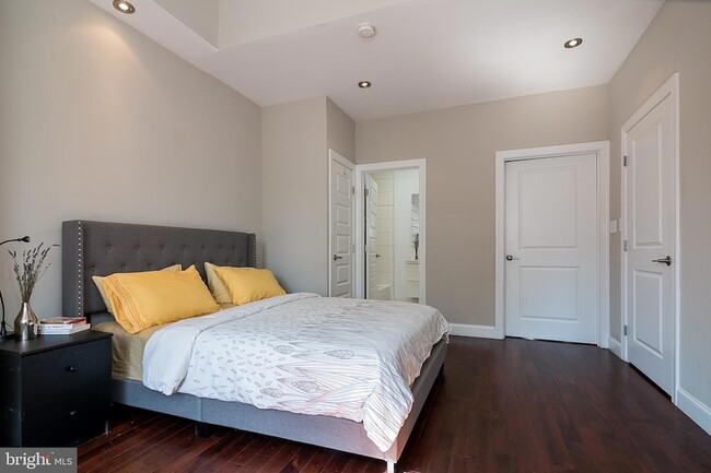 Building Photo - 2030 Flagler Pl NW