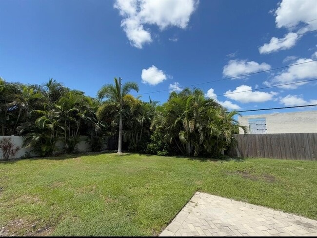 Building Photo - 2315 Sunrise Dr SE