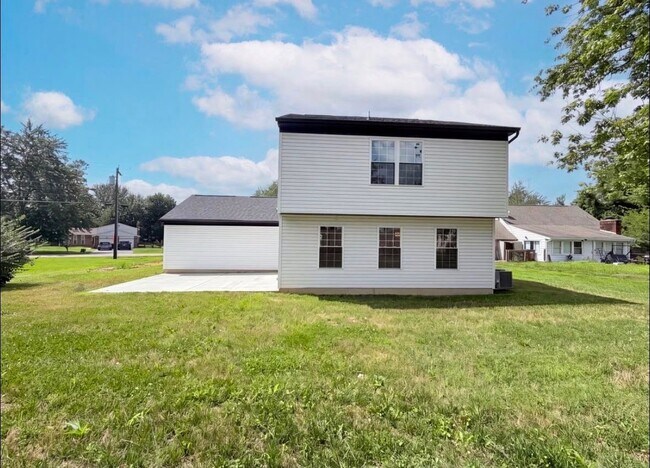 Building Photo - 80 Wooded Ridge Dr