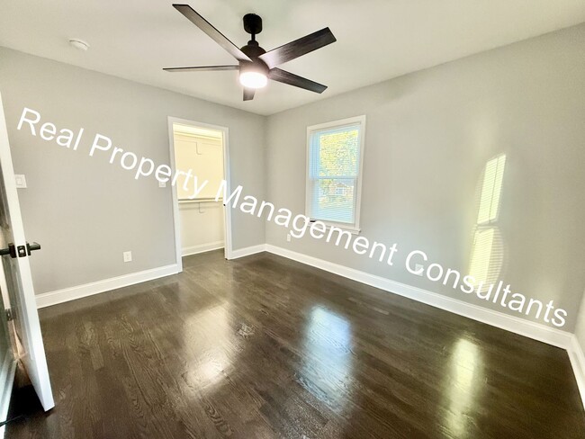 Building Photo - Beautifully Renovated 3-Bedroom, 2-Bath Ho...