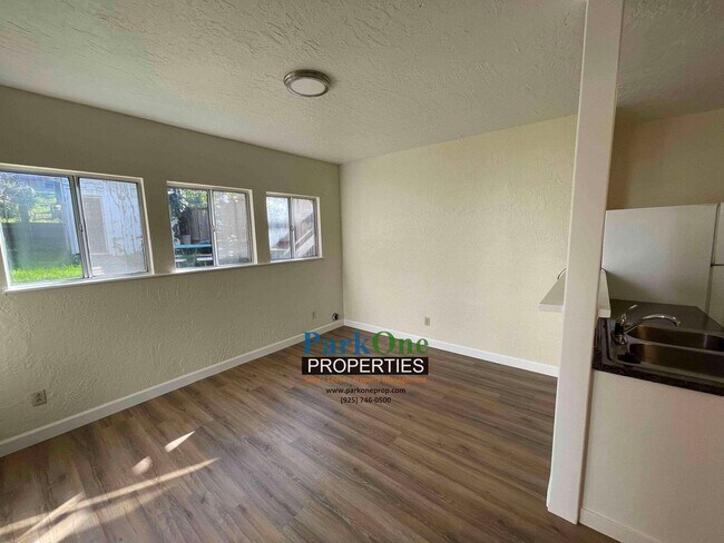 Building Photo - Buckley