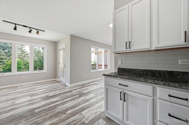 Building Photo - 306 E Conley Dr