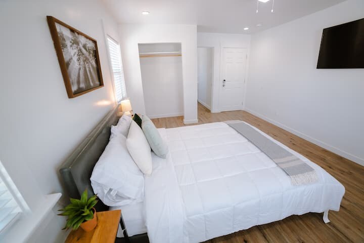 Building Photo - 5648 Berkshire Dr