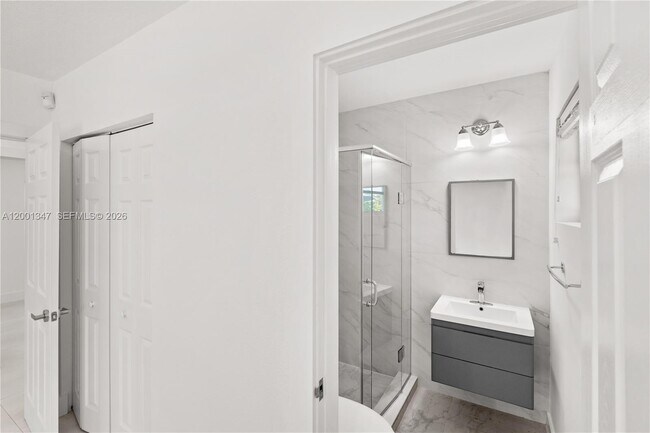 Building Photo - 6605 SW 61st St