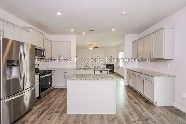 Building Photo - 633 Birchhead Dr