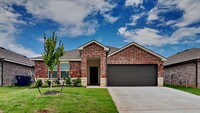 Building Photo - Large Open Floor plan 4 Bedroom 2 Bathroom...