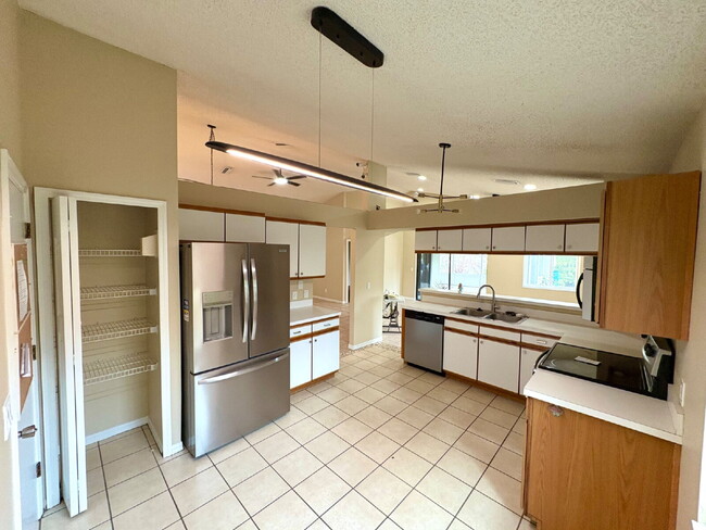 Building Photo - Charming 3-Bedroom Home in the Sought-Afte...