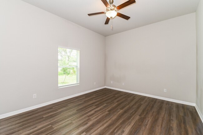 Building Photo - 1216 Eden Ave