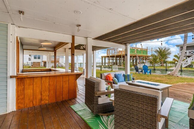 Building Photo - 9750 LITTLE GASPARILLA Is