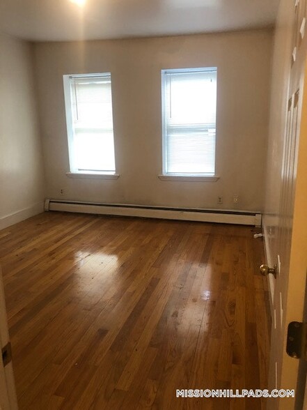 Building Photo - 5 Fairland St