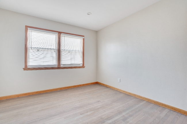 Building Photo - 414 Elm St