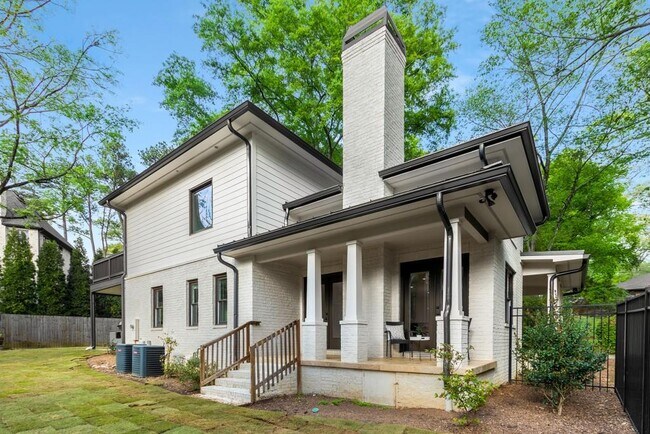 Building Photo - 782 Piedmont Way NE