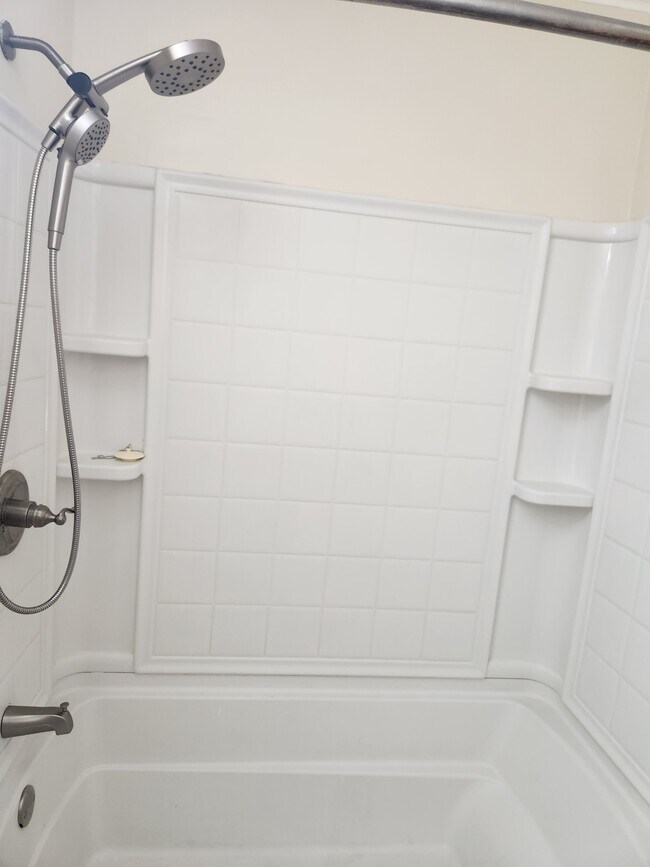 Building Photo - 118 Barclay Rd