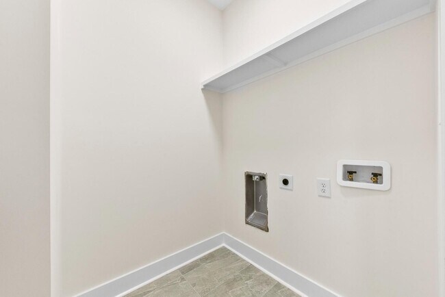 Building Photo - 3420 Tappan Pl