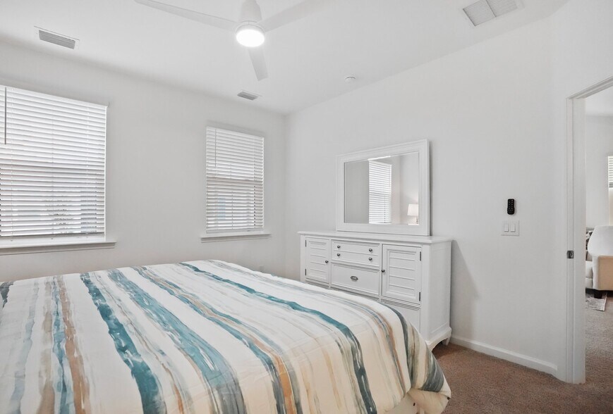 Building Photo - 9400 Daydream Dr