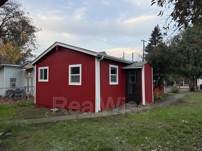 Building Photo - 173 SE Lane Ave