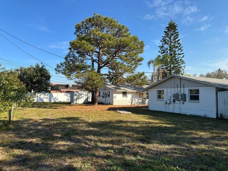 Building Photo - 443 90th Ave N