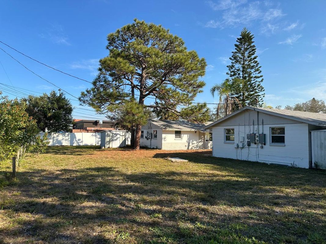 Building Photo - 445 90th Ave N