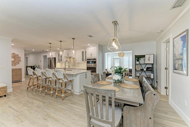 Building Photo - Furnished/Unfurnished ** Annual Rental ** Available 5/1/26 ** 4 Bed/2 Bath Single Family Home ** ...